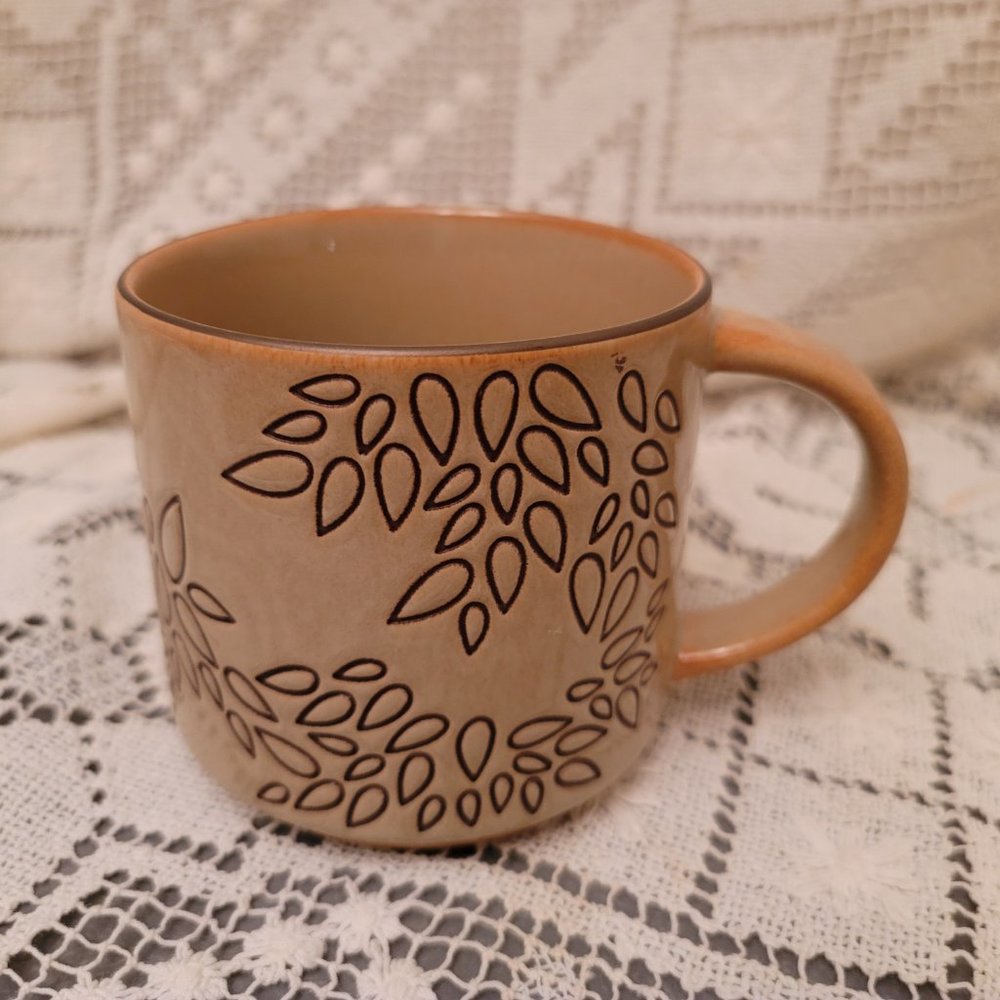 STARBUCKS 2013 TAB/BROWN EMBOSSED ENGRAVED LEAVES COLLECTORS COFFEE MUG
